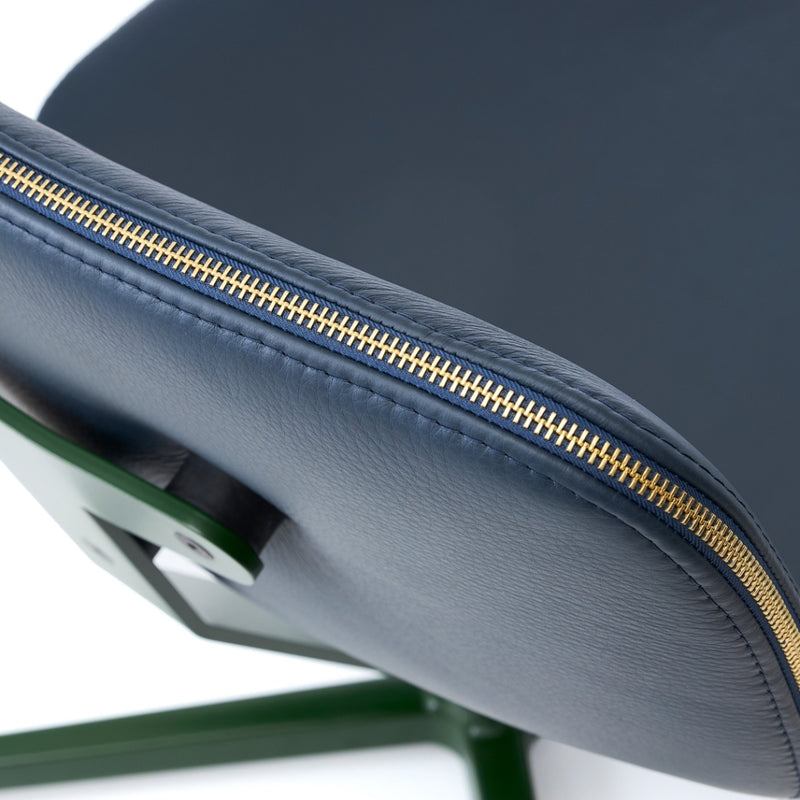 raawii Erwan Bouroullec - Arba Lounge chair - Upholstered Spoor leather Lounge chair Dark green base / Spoor dark blue leather